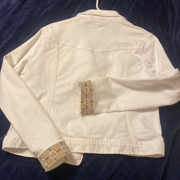 - NWOT WHITE JEAN JACKET - Picture 9 of 9